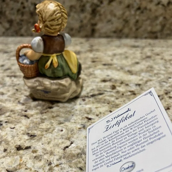 RARE NEW WITH BOX Goebel MI Hummel Figurine Gretl 2247 with Basket